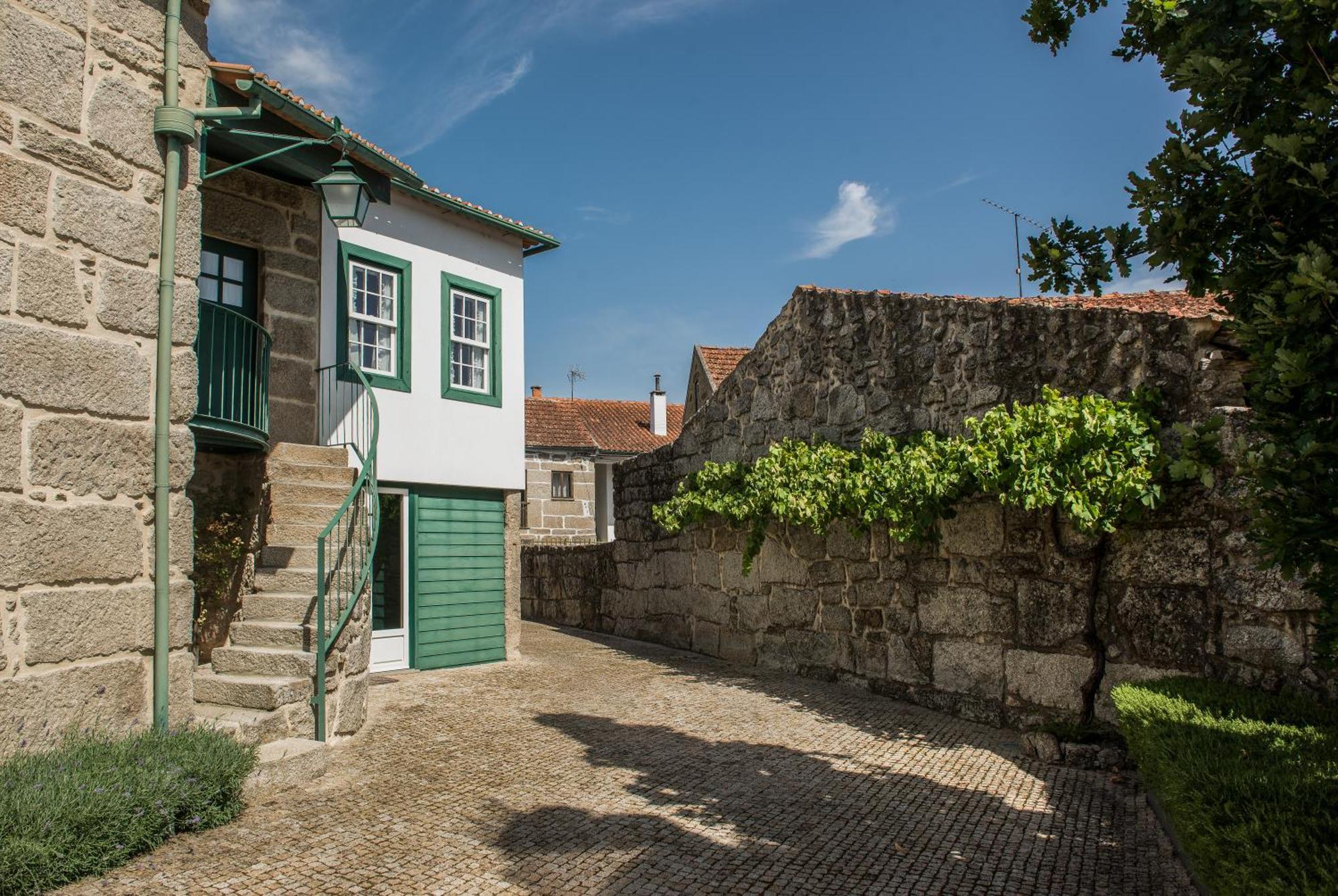 Hotel Casas Do Lupo Nelas Esterno foto
