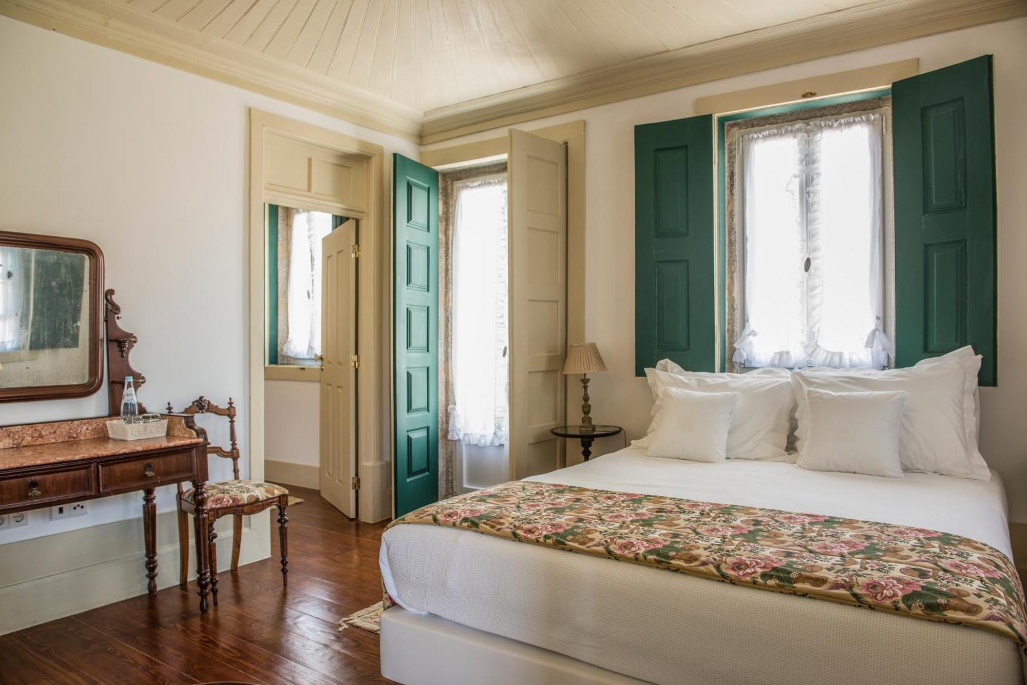 Hotel Casas Do Lupo Nelas Esterno foto
